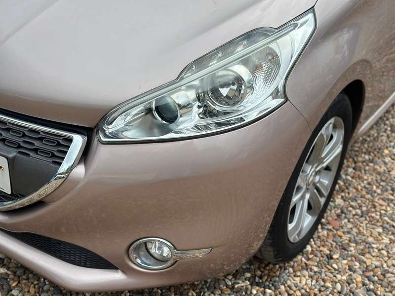 2013 PEUGEOT 208 2013 PEUGEOT 208