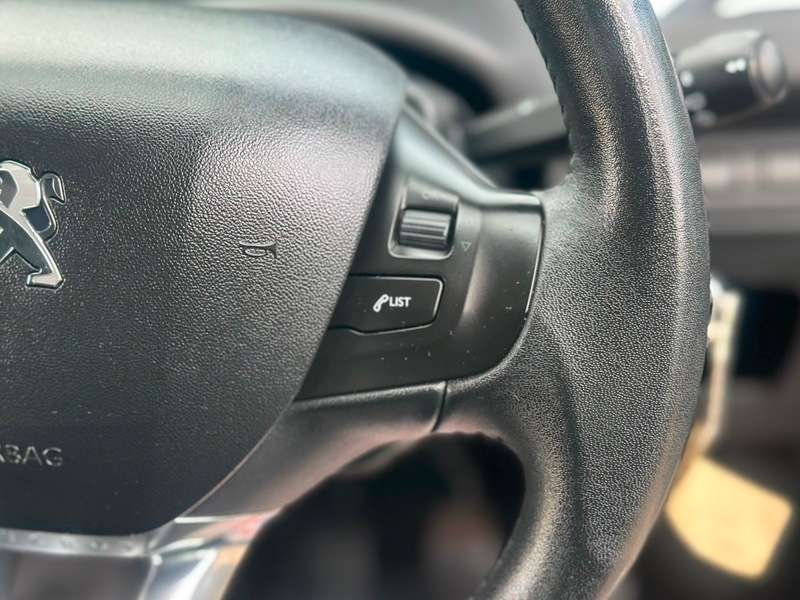 2015 PEUGEOT 208 2015 PEUGEOT 208