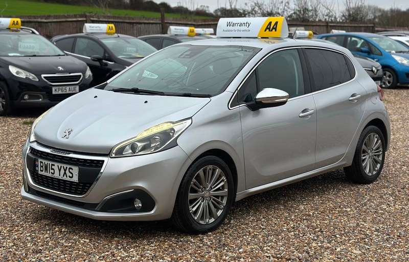 A 2015 PEUGEOT 208 BLUE HDI S/S ALLURE A 2015 PEUGEOT 208 BLUE HDI S/S ALLURE