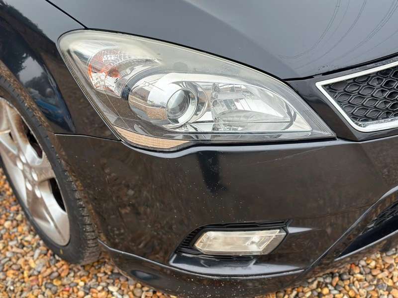 A 2010 KIA CEED CRDI 3 A 2010 KIA CEED CRDI 3