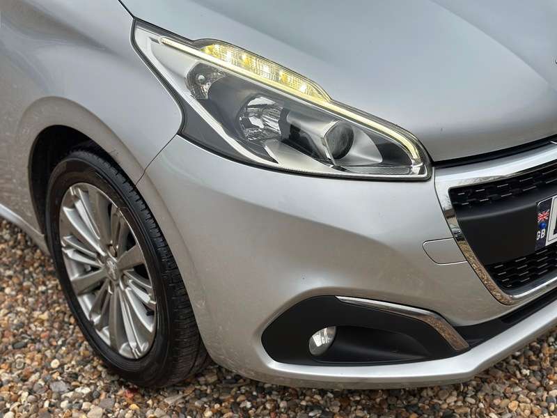 A 2015 PEUGEOT 208 BLUE HDI S/S ALLURE A 2015 PEUGEOT 208 BLUE HDI S/S ALLURE