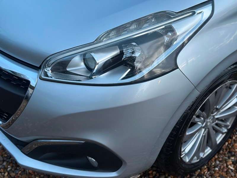 2015 PEUGEOT 208 2015 PEUGEOT 208