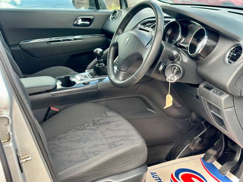 2013 PEUGEOT 3008 2013 PEUGEOT 3008