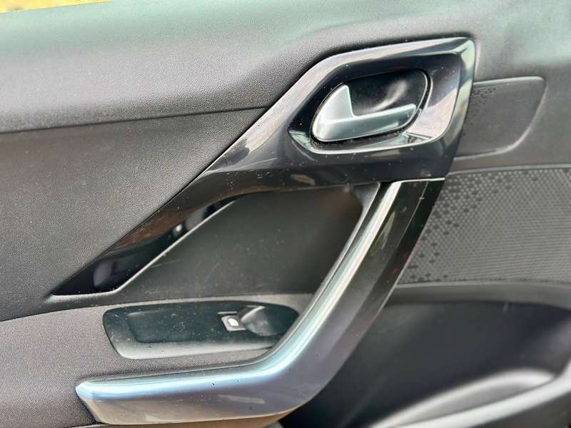 2013 PEUGEOT 208 2013 PEUGEOT 208