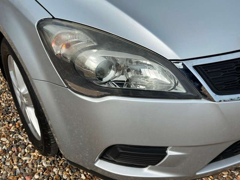 A 2012 KIA CEED VR-7 A 2012 KIA CEED VR-7