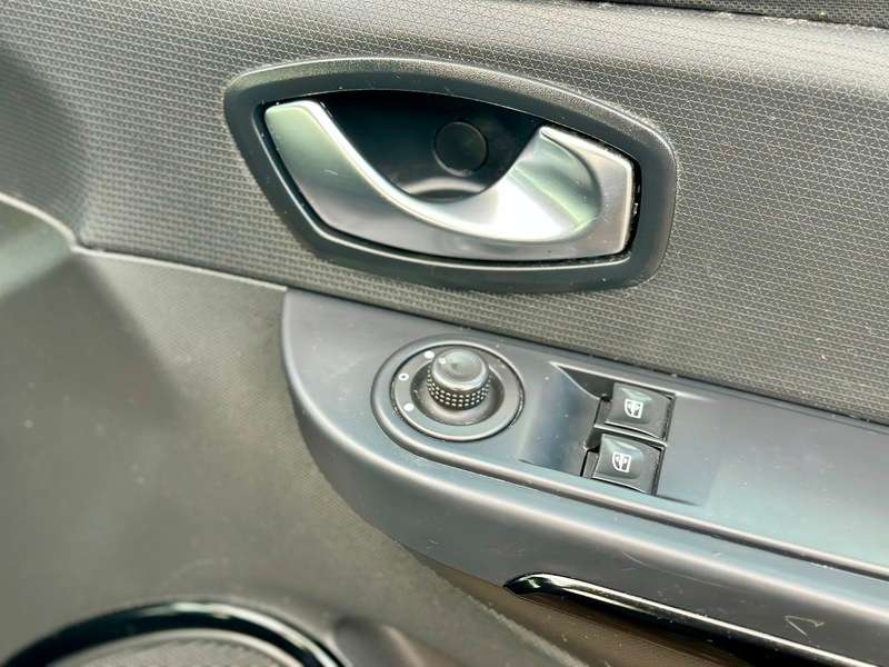 2015 RENAULT CLIO 2015 RENAULT CLIO