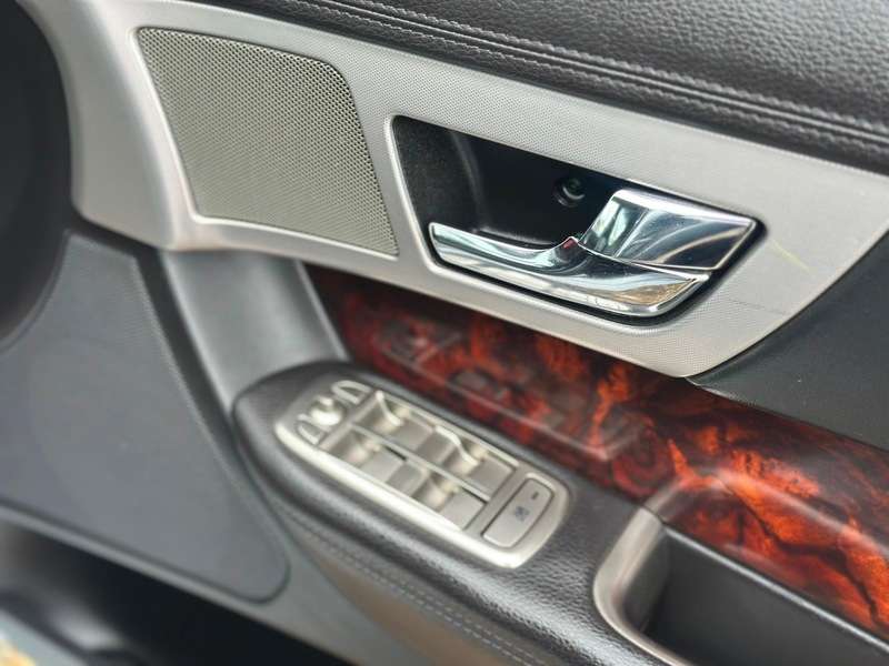 2010 JAGUAR XF 2010 JAGUAR XF