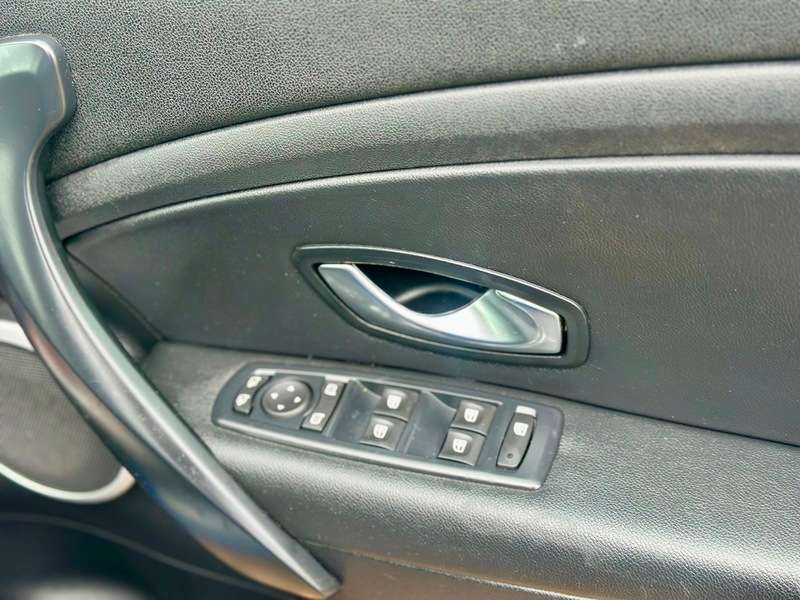 2010 RENAULT MEGANE 2010 RENAULT MEGANE