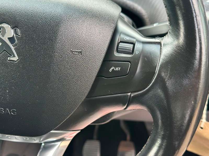 2015 PEUGEOT 208 2015 PEUGEOT 208