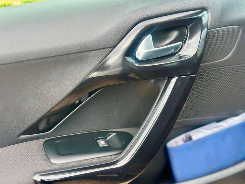 2015 PEUGEOT 208 2015 PEUGEOT 208