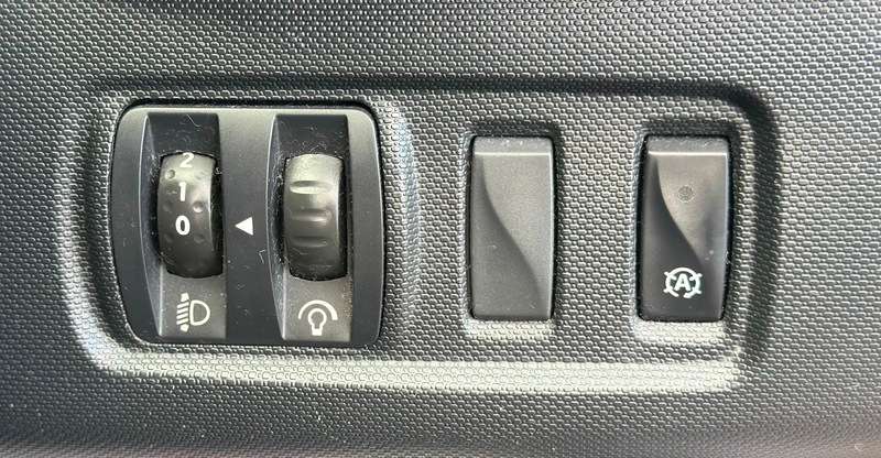 2015 RENAULT CLIO 2015 RENAULT CLIO