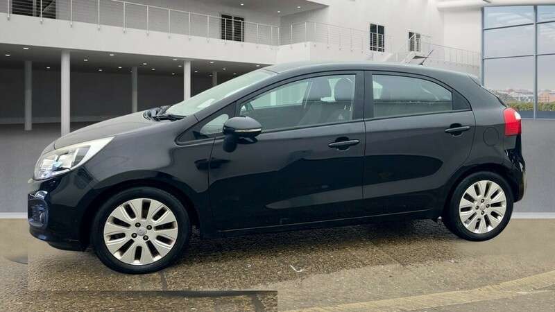 A 2011 KIA RIO 2 A 2011 KIA RIO 2