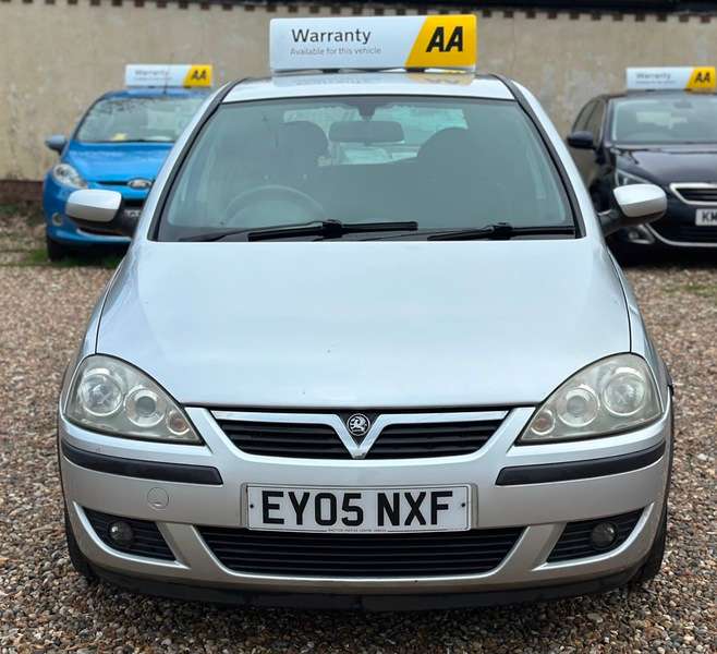 A 2005 VAUXHALL CORSA SXI 16V TWINPORT A 2005 VAUXHALL CORSA SXI 16V TWINPORT
