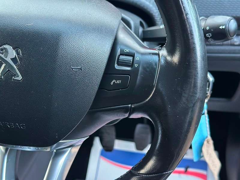 2015 PEUGEOT 208 2015 PEUGEOT 208