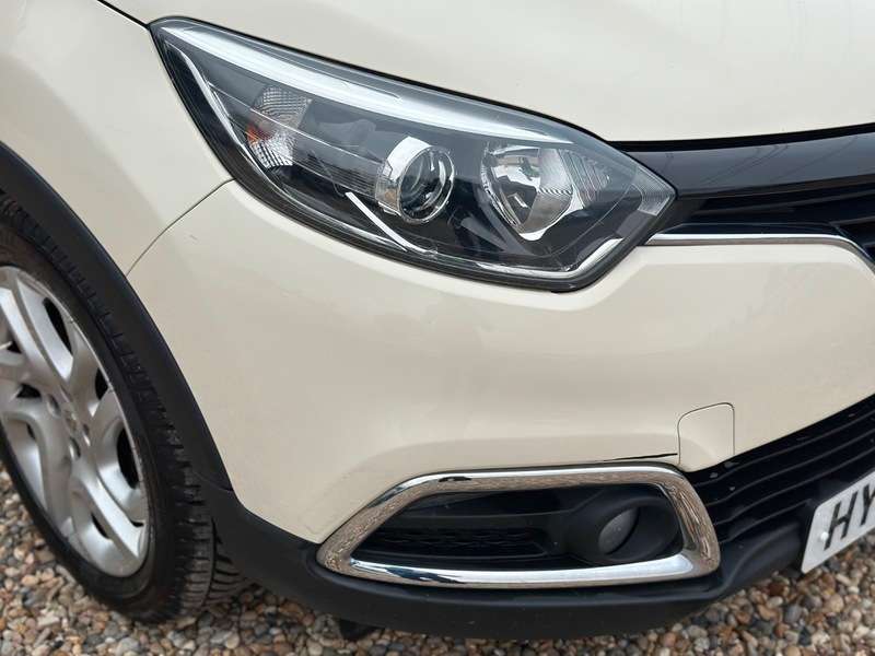 A 2014 RENAULT CAPTUR DYNAMIQUE MEDIANAV ENERGY DCI S/S A 2014 RENAULT CAPTUR DYNAMIQUE MEDIANAV ENERGY DCI S/S