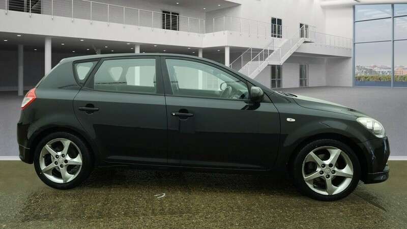 A 2010 KIA CEED CRDI 3 A 2010 KIA CEED CRDI 3