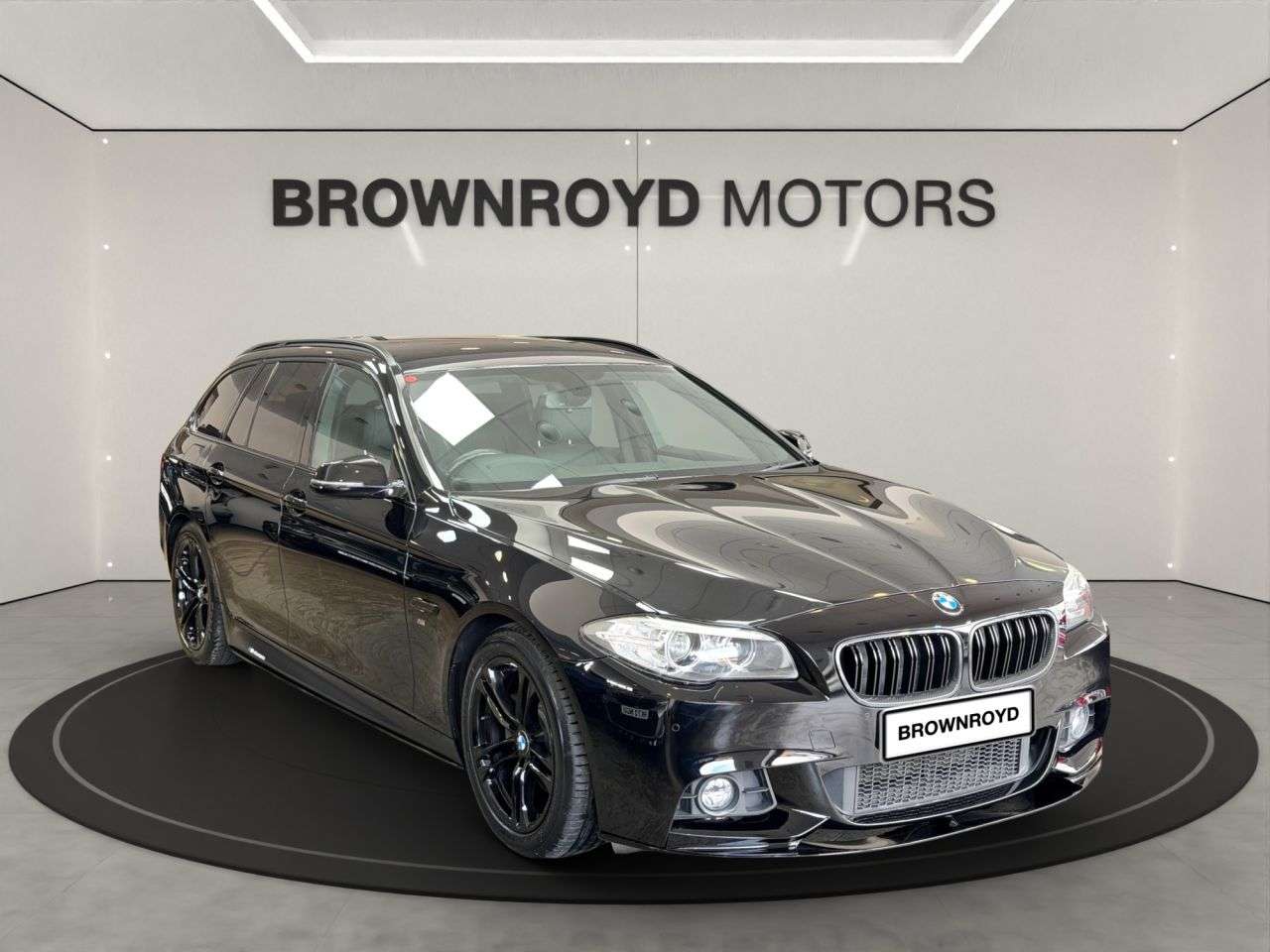 A 2017 BMW 5 SERIES 2.0 520d M Sport Touring 5dr Diesel Auto Euro 6 (s/s) (190 ps) A 2017 BMW 5 SERIES 2.0 520d M Sport Touring 5dr Diesel Auto Euro 6 (s/s) (190 ps)