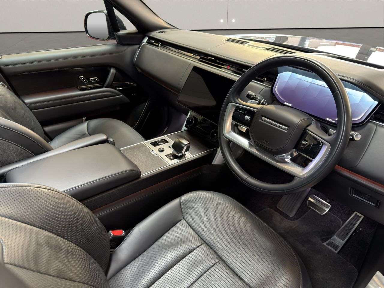 A 2023 LAND ROVER RANGE ROVER 3.0 D350 MHEV SV SUV 5dr Diesel Auto 4WD Euro 6 (s/s) (350 ps) A 2023 LAND ROVER RANGE ROVER 3.0 D350 MHEV SV SUV 5dr Diesel Auto 4WD Euro 6 (s/s) (350 ps)