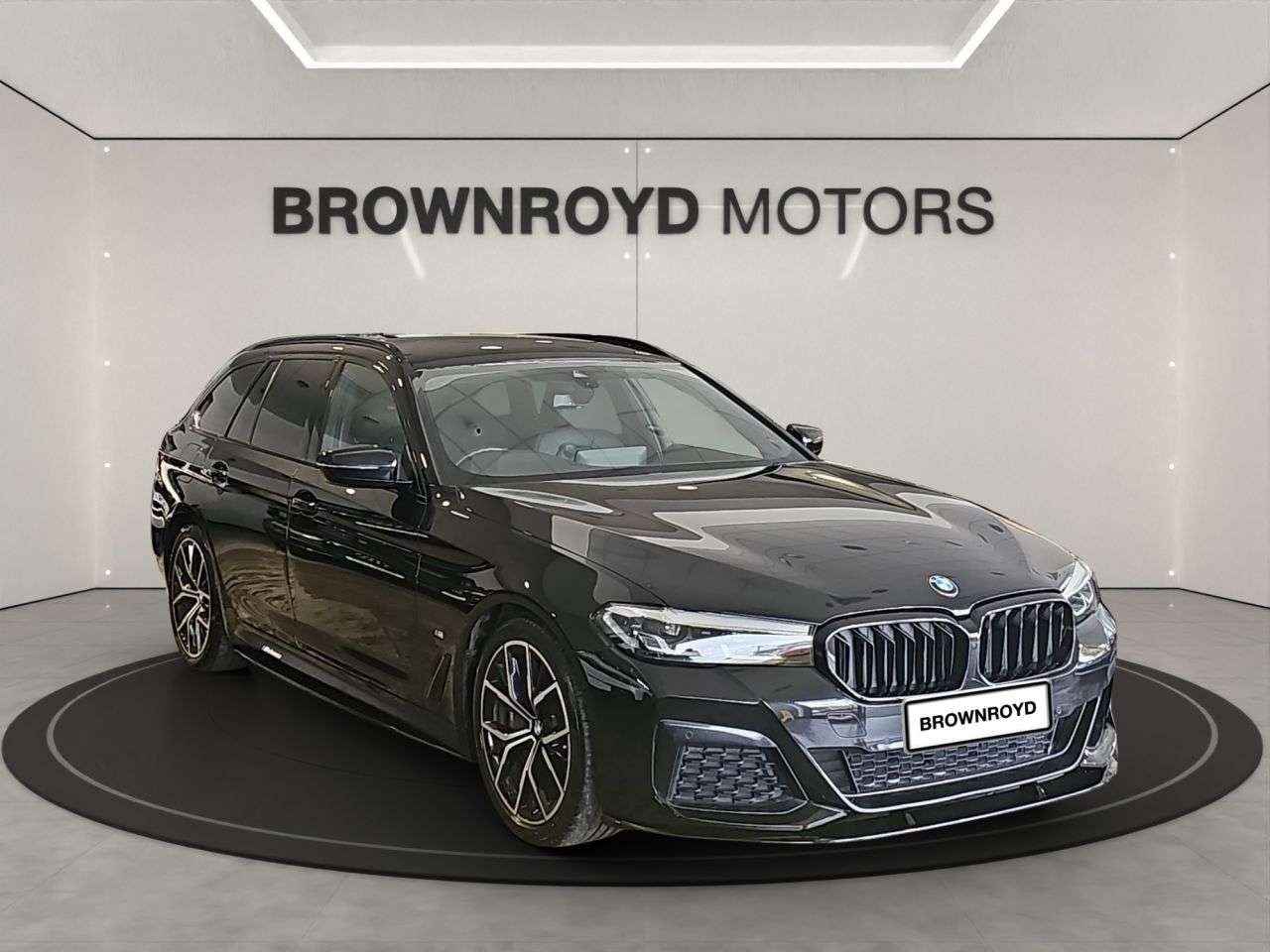 A 2021 BMW 5 SERIES 3.0 530d MHT M Sport Touring 5dr Diesel Hybrid Steptronic xDrive Euro 6 (s/ A 2021 BMW 5 SERIES 3.0 530d MHT M Sport Touring 5dr Diesel Hybrid Steptronic xDrive Euro 6 (s/