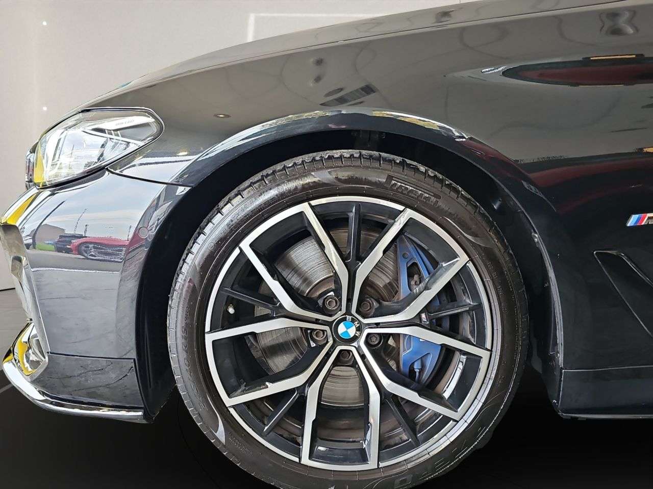 A 2021 BMW 5 SERIES 3.0 530d MHT M Sport Touring 5dr Diesel Hybrid Steptronic xDrive Euro 6 (s/ A 2021 BMW 5 SERIES 3.0 530d MHT M Sport Touring 5dr Diesel Hybrid Steptronic xDrive Euro 6 (s/