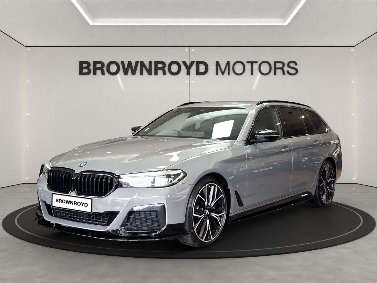 A 2021 BMW 5 SERIES 2.0 520d MHT M Sport Touring 5dr Diesel Hybrid Steptronic Euro 6 (s/s) (190 A 2021 BMW 5 SERIES 2.0 520d MHT M Sport Touring 5dr Diesel Hybrid Steptronic Euro 6 (s/s) (190