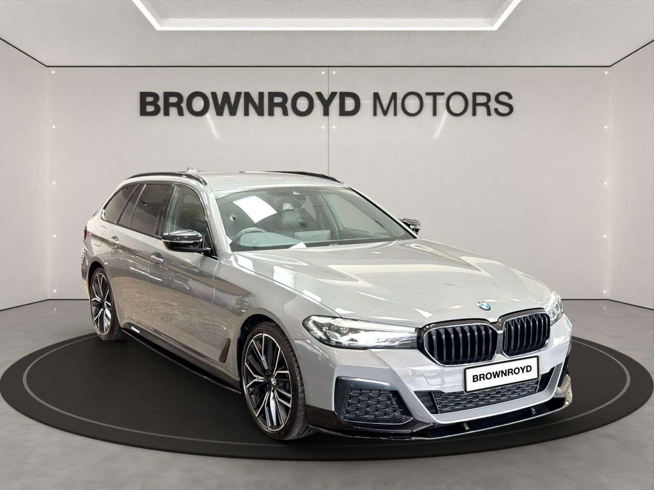 A 2021 BMW 5 SERIES 2.0 520d MHT M Sport Touring 5dr Diesel Hybrid Steptronic Euro 6 (s/s) (190 A 2021 BMW 5 SERIES 2.0 520d MHT M Sport Touring 5dr Diesel Hybrid Steptronic Euro 6 (s/s) (190