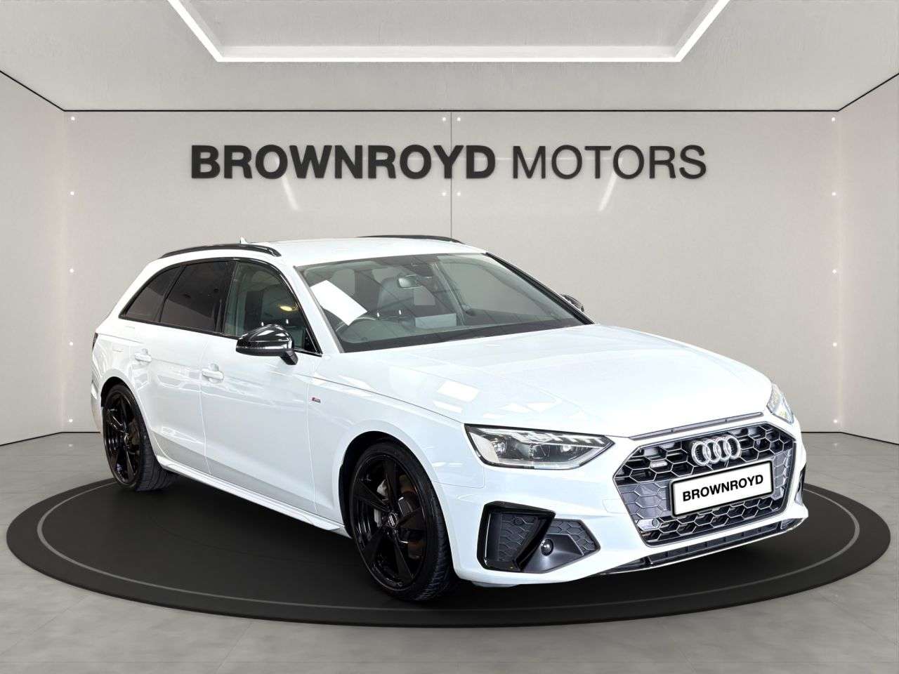 A 2019 AUDI A4 AVANT 2.0 TFSI 45 S line Estate 5dr Petrol S Tronic quattro Euro 6 (s/s) (245 ps) A 2019 AUDI A4 AVANT 2.0 TFSI 45 S line Estate 5dr Petrol S Tronic quattro Euro 6 (s/s) (245 ps)