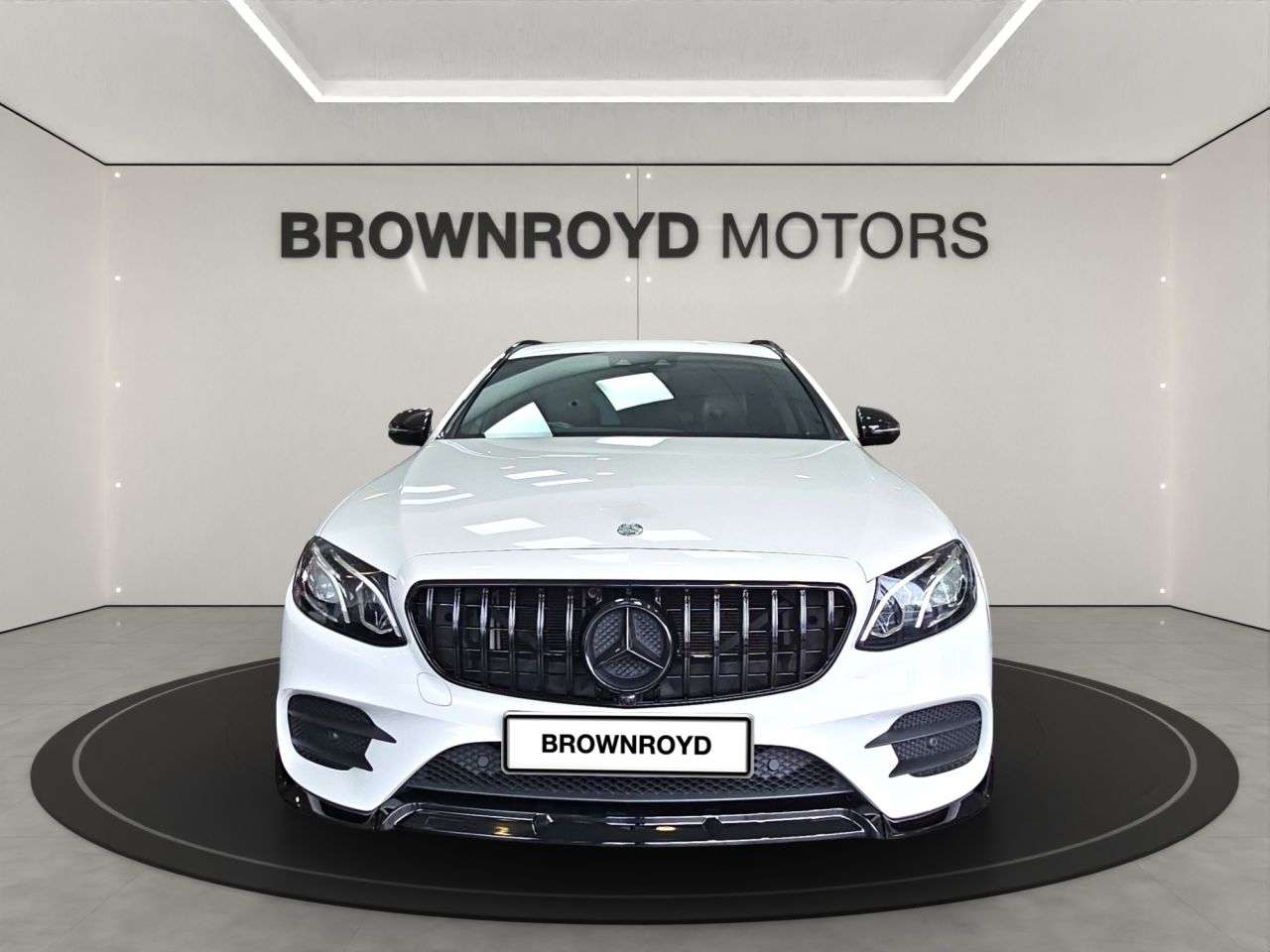 A 2017 MERCEDES-BENZ E-CLASS 2.0 E220d AMG Line Estate 5dr Diesel G-Tronic+ Euro 6 (s/s) (194 ps) A 2017 MERCEDES-BENZ E-CLASS 2.0 E220d AMG Line Estate 5dr Diesel G-Tronic+ Euro 6 (s/s) (194 ps)