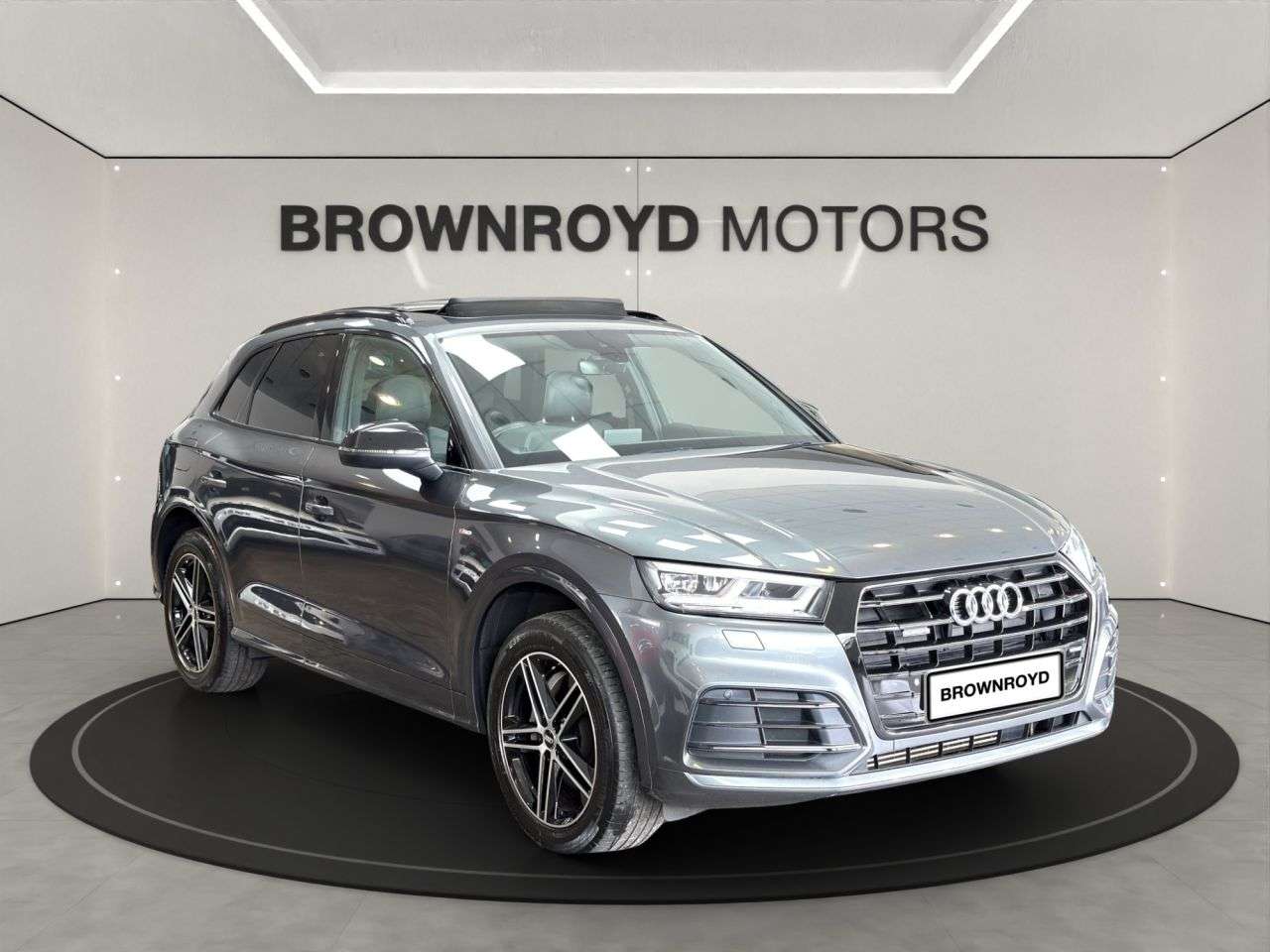 A 2018 AUDI Q5 2.0 TFSI S line SUV 5dr Petrol S Tronic quattro Euro 6 (s/s) (252 ps) A 2018 AUDI Q5 2.0 TFSI S line SUV 5dr Petrol S Tronic quattro Euro 6 (s/s) (252 ps)
