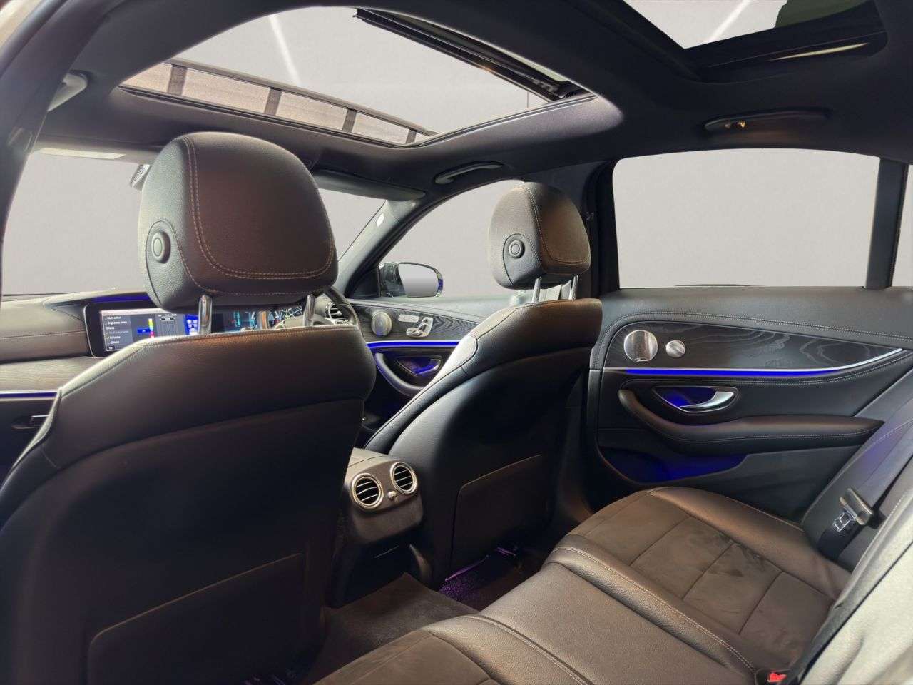 A 2017 MERCEDES-BENZ E-CLASS 2.0 E220d AMG Line (Premium Plus) Saloon 4dr Diesel G-Tronic+ 4MATIC Euro 6 A 2017 MERCEDES-BENZ E-CLASS 2.0 E220d AMG Line (Premium Plus) Saloon 4dr Diesel G-Tronic+ 4MATIC Euro 6