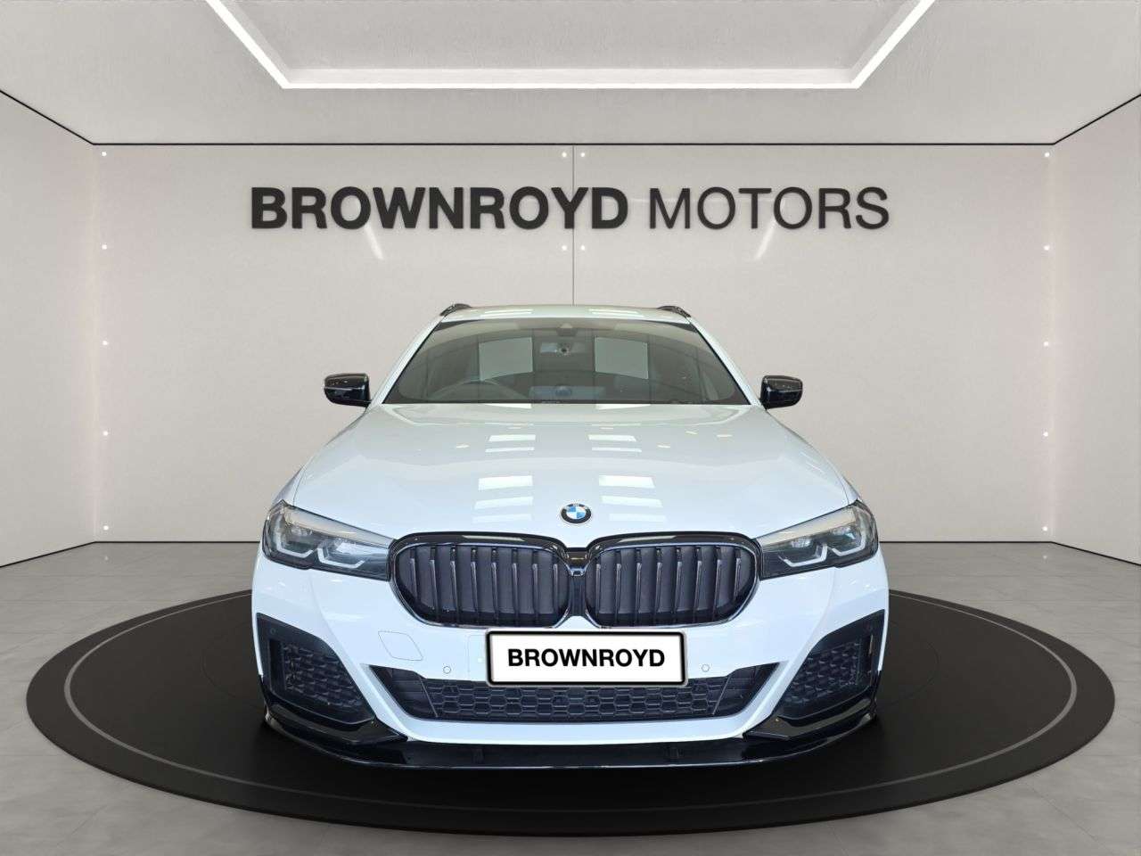 A 2020 BMW 5 SERIES 2.0 520d MHT M Sport Touring 5dr Diesel Hybrid Steptronic Euro 6 (s/s) (190 A 2020 BMW 5 SERIES 2.0 520d MHT M Sport Touring 5dr Diesel Hybrid Steptronic Euro 6 (s/s) (190