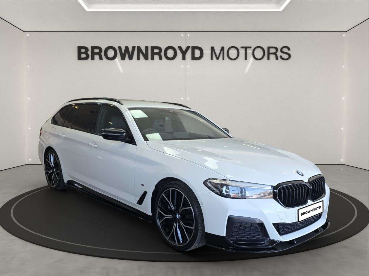 A 2020 BMW 5 SERIES 2.0 520d MHT M Sport Touring 5dr Diesel Hybrid Steptronic Euro 6 (s/s) (190 A 2020 BMW 5 SERIES 2.0 520d MHT M Sport Touring 5dr Diesel Hybrid Steptronic Euro 6 (s/s) (190