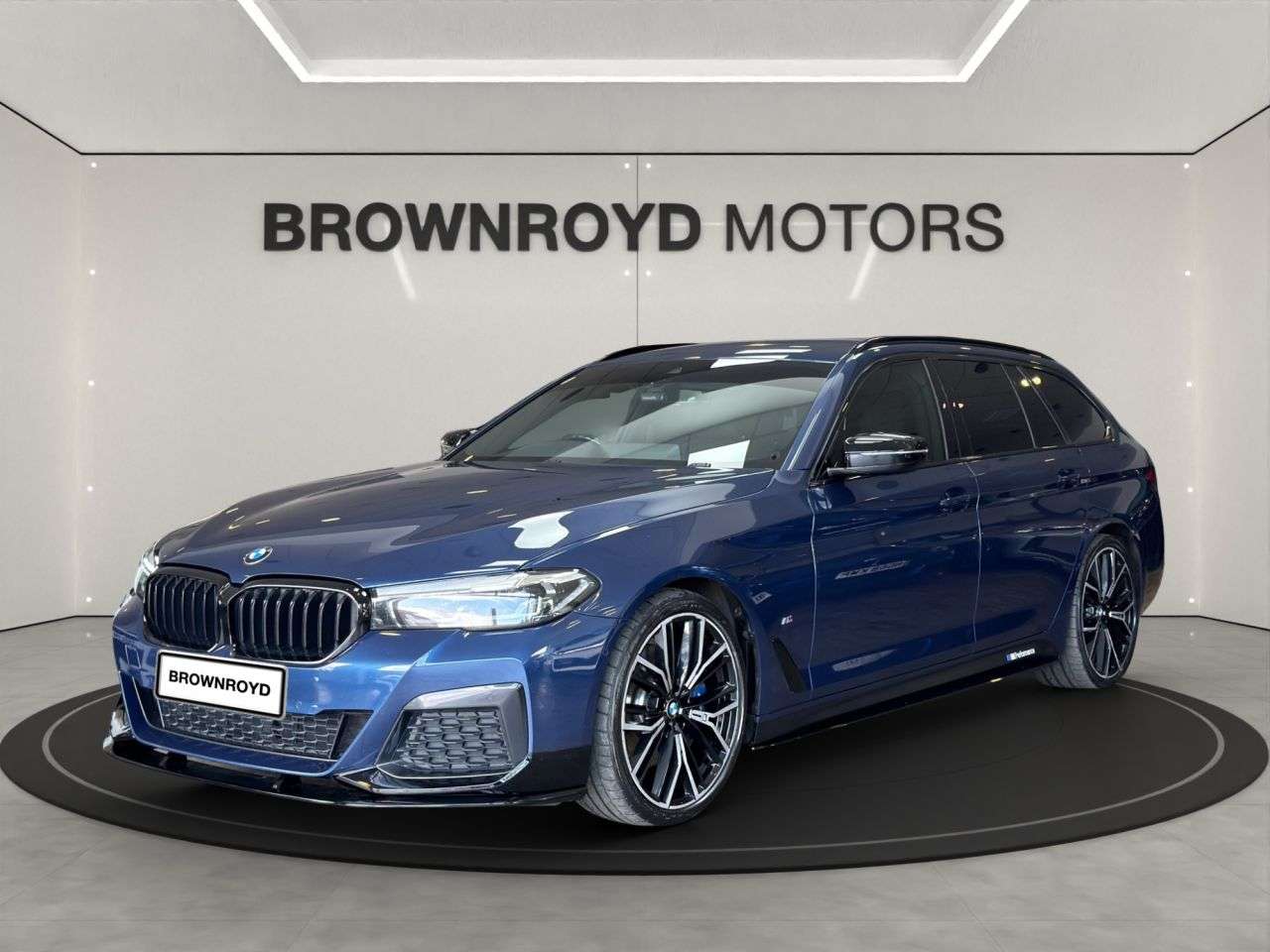A 2021 BMW 5 SERIES 2.0 520d MHT M Sport Touring 5dr Diesel Hybrid Steptronic xDrive Euro 6 (s/ A 2021 BMW 5 SERIES 2.0 520d MHT M Sport Touring 5dr Diesel Hybrid Steptronic xDrive Euro 6 (s/