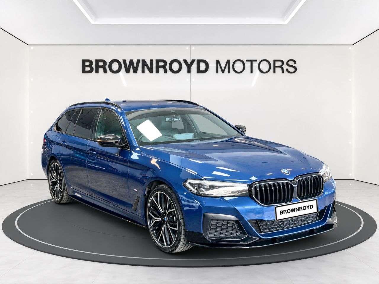 A 2021 BMW 5 SERIES 2.0 520d MHT M Sport Touring 5dr Diesel Hybrid Steptronic xDrive Euro 6 (s/ A 2021 BMW 5 SERIES 2.0 520d MHT M Sport Touring 5dr Diesel Hybrid Steptronic xDrive Euro 6 (s/