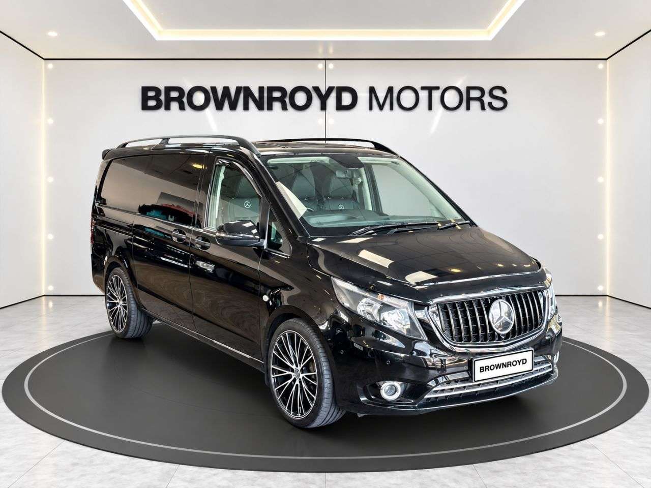 A 2023 MERCEDES-BENZ VITO 2.0 119 CDI Premium Crew Van Double Cab 5dr Diesel G-Tronic RWD L2 Euro 6 ( A 2023 MERCEDES-BENZ VITO 2.0 119 CDI Premium Crew Van Double Cab 5dr Diesel G-Tronic RWD L2 Euro 6 (
