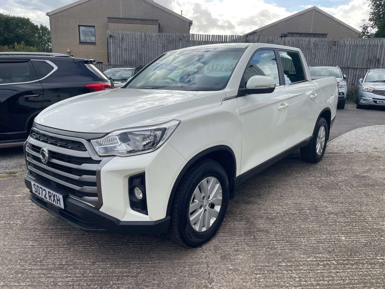 A 2022 SSANGYONG MUSSO 2.2D EX Pickup Double Cab 4dr Diesel Manual 4WD Euro 6 (181 ps) A 2022 SSANGYONG MUSSO 2.2D EX Pickup Double Cab 4dr Diesel Manual 4WD Euro 6 (181 ps)