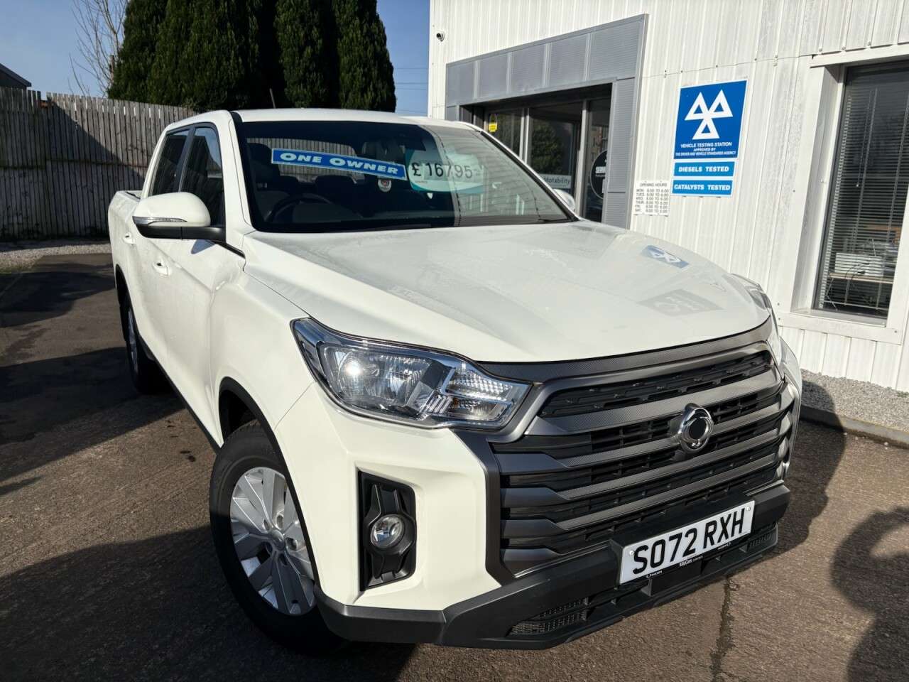 A 2022 SSANGYONG MUSSO 2.2D EX Pickup Double Cab 4dr Diesel Manual 4WD Euro 6 (181 ps) A 2022 SSANGYONG MUSSO 2.2D EX Pickup Double Cab 4dr Diesel Manual 4WD Euro 6 (181 ps)