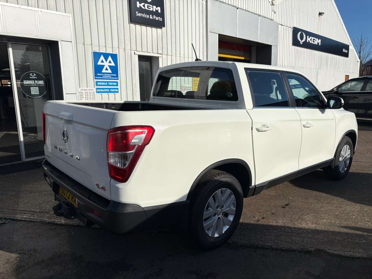 A 2022 SSANGYONG MUSSO 2.2D EX Pickup Double Cab 4dr Diesel Manual 4WD Euro 6 (181 ps) A 2022 SSANGYONG MUSSO 2.2D EX Pickup Double Cab 4dr Diesel Manual 4WD Euro 6 (181 ps)