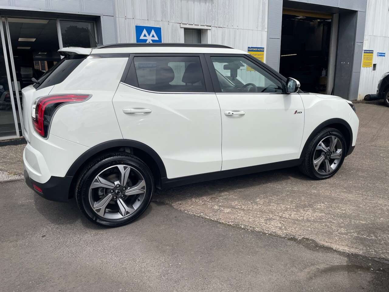 2024 KGM TIVOLI 2024 KGM TIVOLI