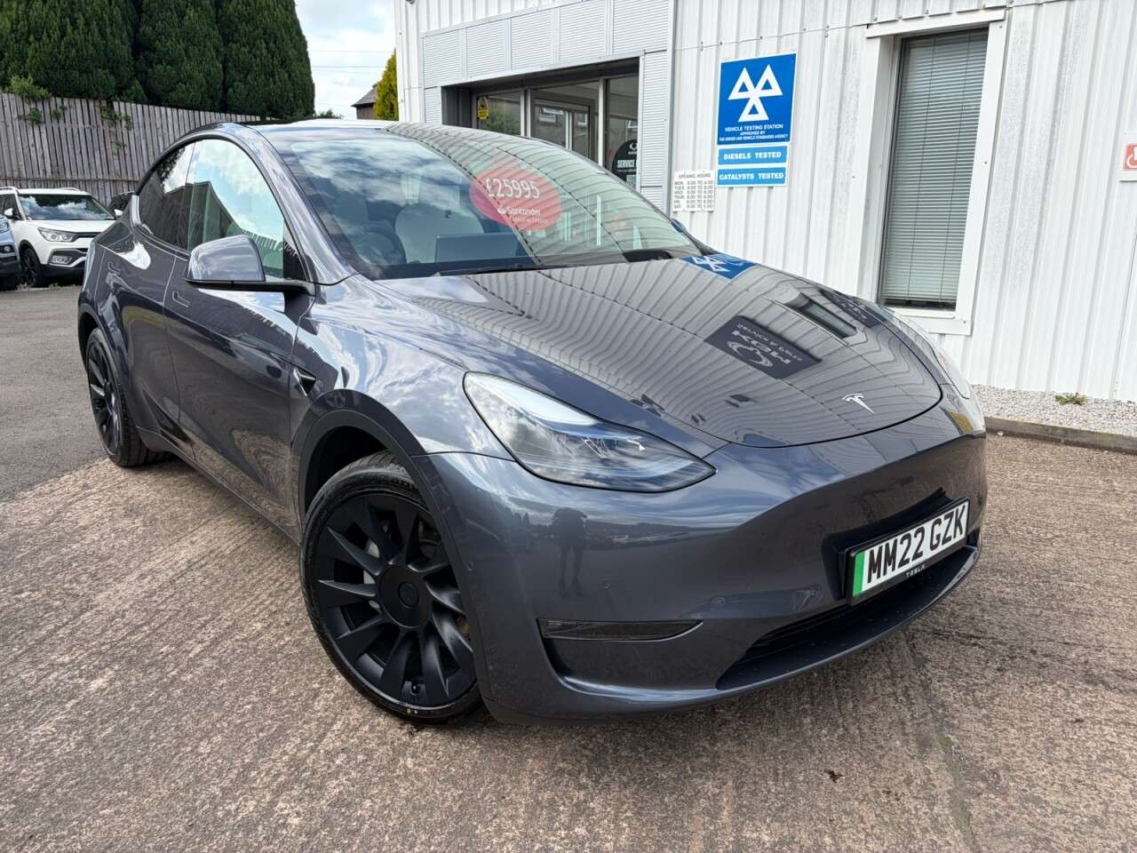 A 2022 TESLA MODEL Y (Dual Motor) Long Range SUV 5dr Electric Auto 4WDE (384 bhp) A 2022 TESLA MODEL Y (Dual Motor) Long Range SUV 5dr Electric Auto 4WDE (384 bhp)