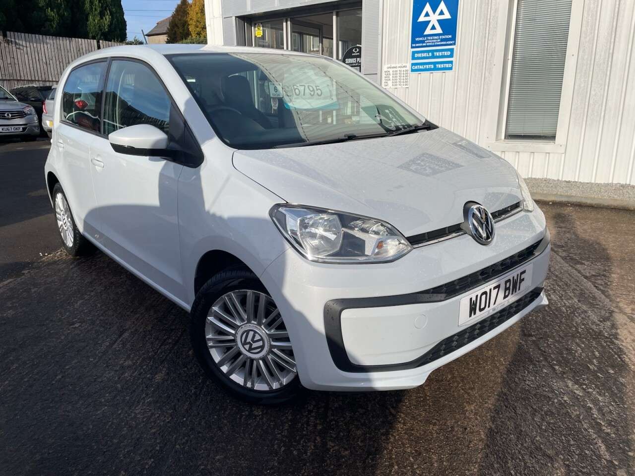 A 2017 VOLKSWAGEN UP! 1.0 Move up! Hatchback 5dr Petrol Manual Euro 6 (60 ps) A 2017 VOLKSWAGEN UP! 1.0 Move up! Hatchback 5dr Petrol Manual Euro 6 (60 ps)