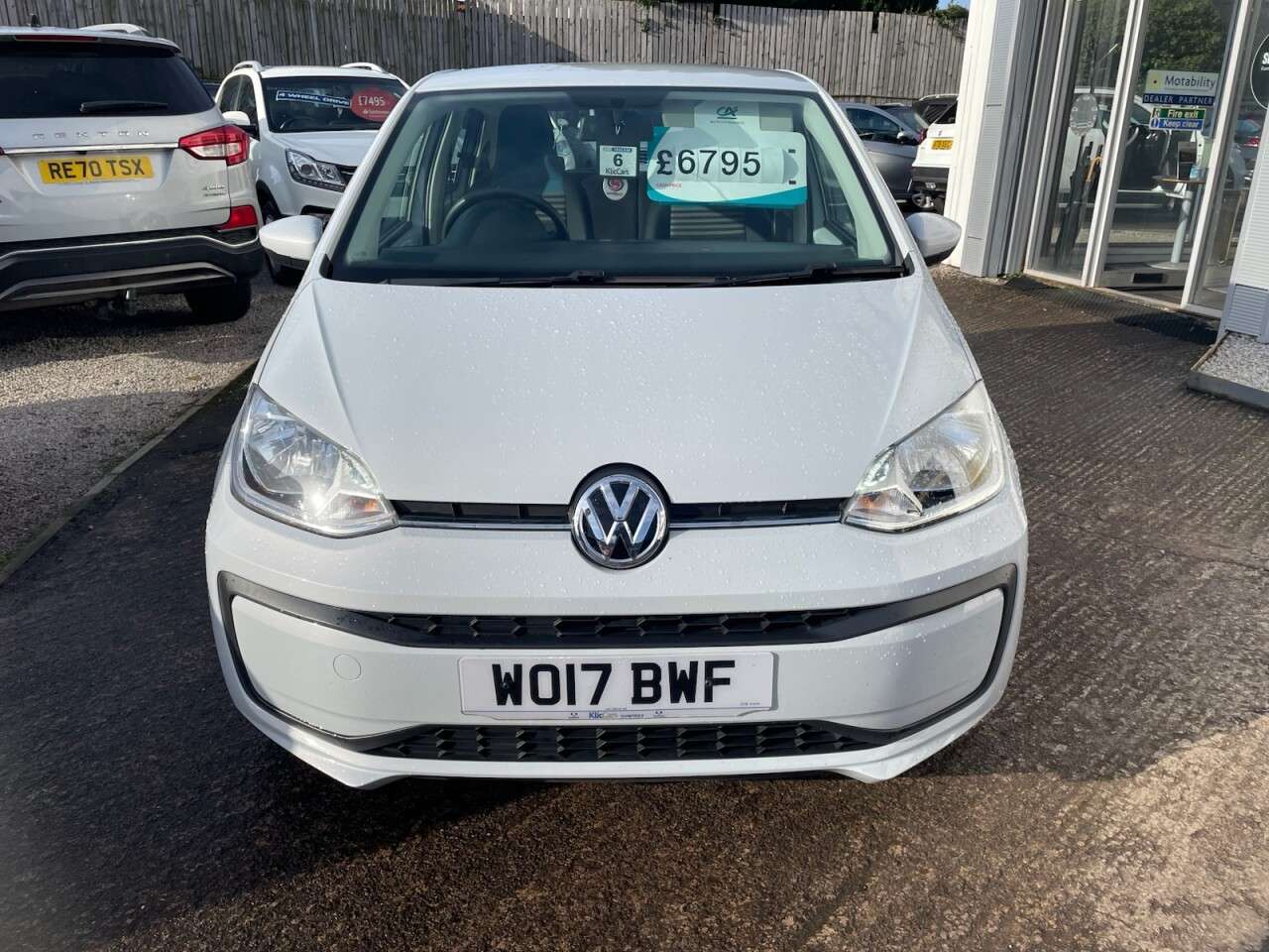 A 2017 VOLKSWAGEN UP! 1.0 Move up! Hatchback 5dr Petrol Manual Euro 6 (60 ps) A 2017 VOLKSWAGEN UP! 1.0 Move up! Hatchback 5dr Petrol Manual Euro 6 (60 ps)