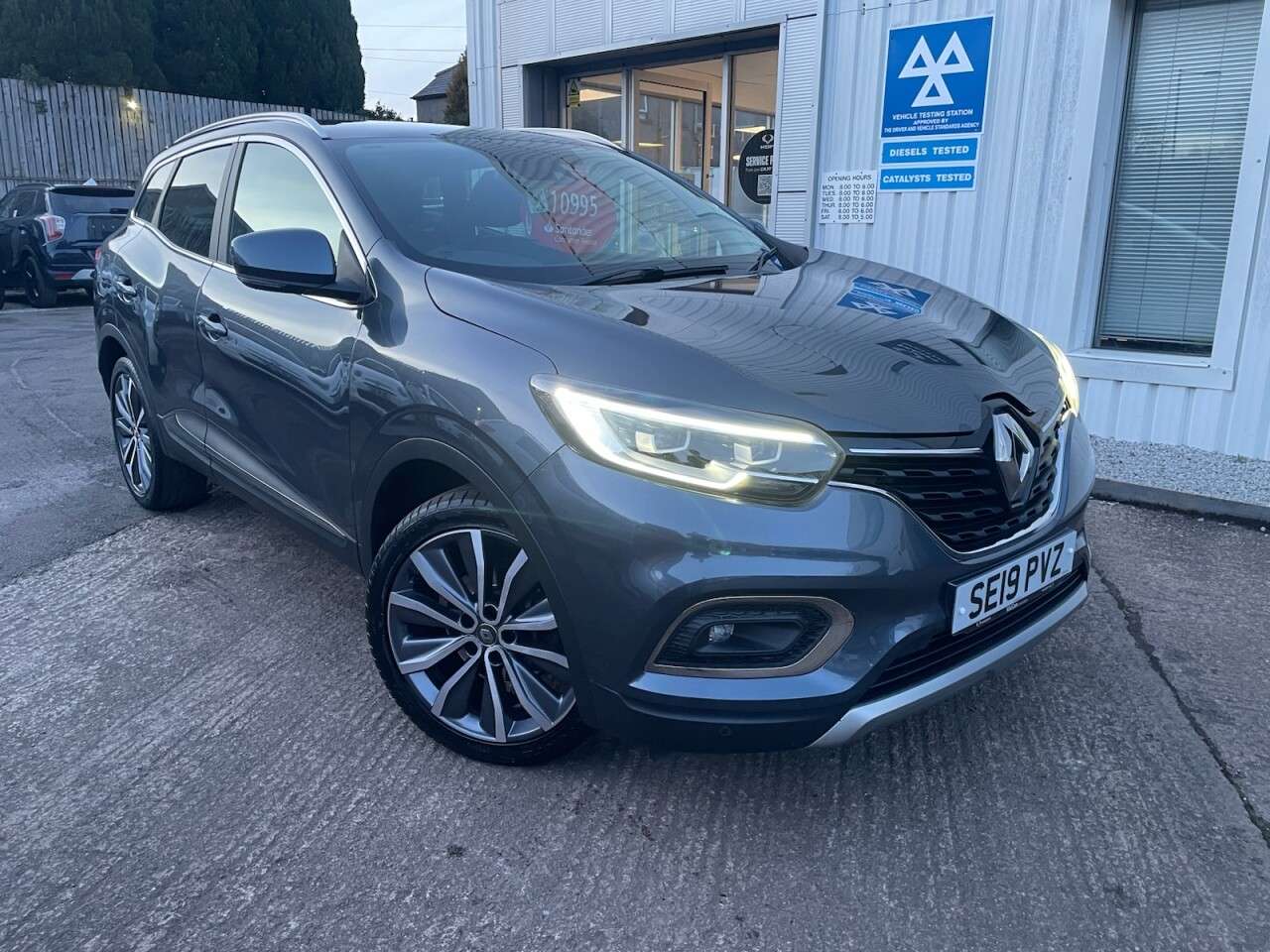 A 2019 RENAULT KADJAR 1.3 TCe S Edition SUV 5dr Petrol Manual Euro 6 (s/s) (140 ps) A 2019 RENAULT KADJAR 1.3 TCe S Edition SUV 5dr Petrol Manual Euro 6 (s/s) (140 ps)