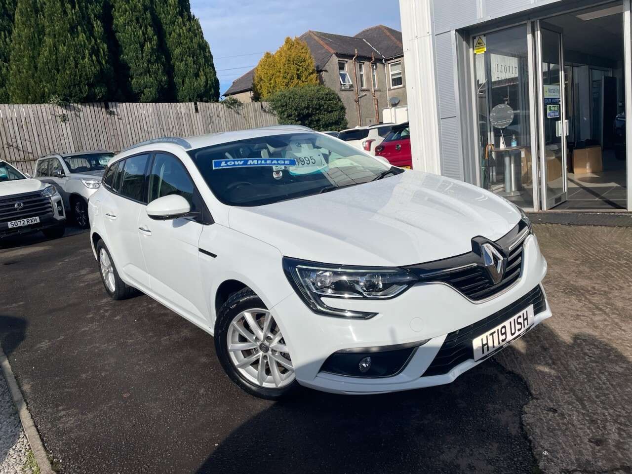 A 2019 RENAULT MEGANE 1.3 TCe Play Sport Tourer 5dr Petrol Manual Euro 6 (s/s) (140 ps) A 2019 RENAULT MEGANE 1.3 TCe Play Sport Tourer 5dr Petrol Manual Euro 6 (s/s) (140 ps)
