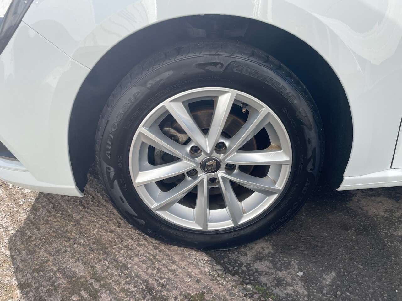 A 2019 RENAULT MEGANE 1.3 TCe Play Sport Tourer 5dr Petrol Manual Euro 6 (s/s) (140 ps) A 2019 RENAULT MEGANE 1.3 TCe Play Sport Tourer 5dr Petrol Manual Euro 6 (s/s) (140 ps)