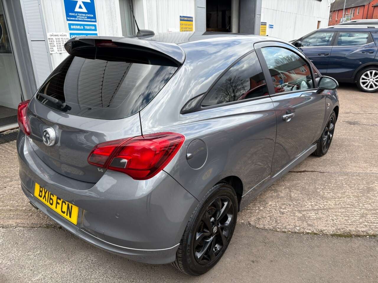 A 2016 VAUXHALL CORSA 1.4i ecoFLEX SRi Hatchback 3dr Petrol Manual Euro 6 (90 ps) A 2016 VAUXHALL CORSA 1.4i ecoFLEX SRi Hatchback 3dr Petrol Manual Euro 6 (90 ps)