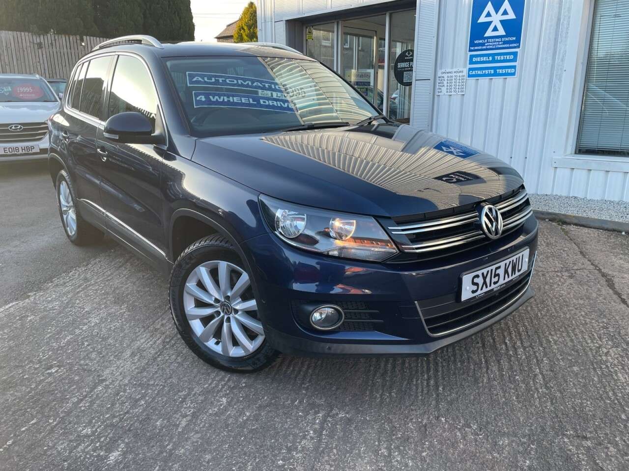 A 2015 VOLKSWAGEN TIGUAN 2.0 TDI BlueMotion Tech Match SUV 5dr Diesel DSG 4WD Euro 5 (s/s) (140 ps) A 2015 VOLKSWAGEN TIGUAN 2.0 TDI BlueMotion Tech Match SUV 5dr Diesel DSG 4WD Euro 5 (s/s) (140 ps)