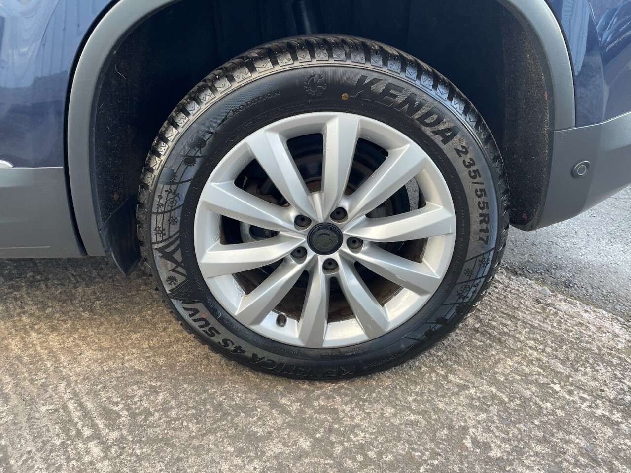 A 2015 VOLKSWAGEN TIGUAN 2.0 TDI BlueMotion Tech Match SUV 5dr Diesel DSG 4WD Euro 5 (s/s) (140 ps) A 2015 VOLKSWAGEN TIGUAN 2.0 TDI BlueMotion Tech Match SUV 5dr Diesel DSG 4WD Euro 5 (s/s) (140 ps)