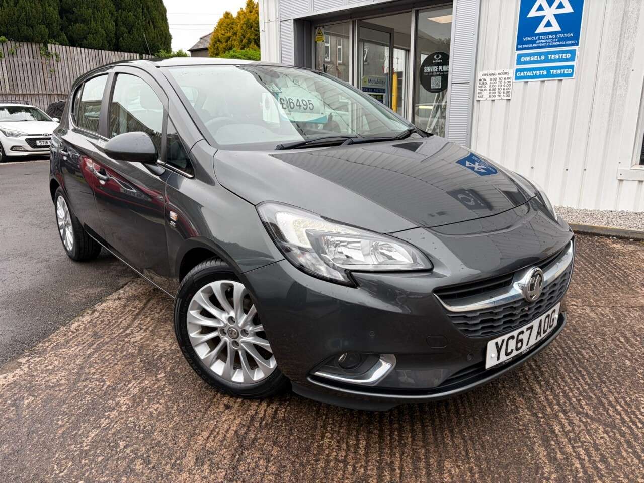 A 2017 VAUXHALL CORSA 1.4i ecoTEC SE Hatchback 5dr Petrol Manual Euro 6 (90 ps) A 2017 VAUXHALL CORSA 1.4i ecoTEC SE Hatchback 5dr Petrol Manual Euro 6 (90 ps)