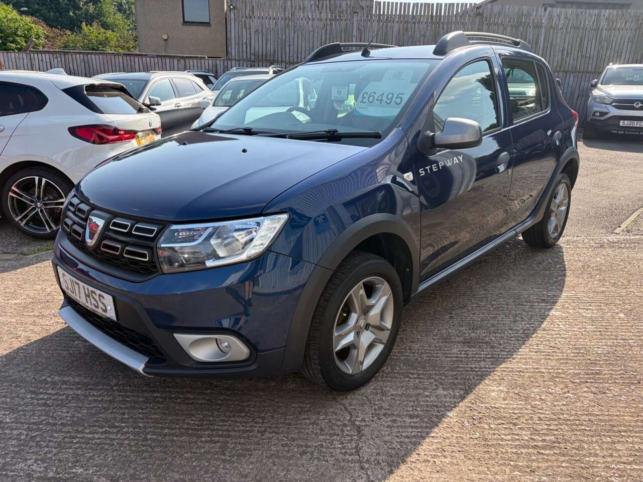A 2017 DACIA SANDERO STEPWAY 0.9 TCe Laureate Hatchback 5dr Petrol Manual Euro 6 (s/s) (90 ps) A 2017 DACIA SANDERO STEPWAY 0.9 TCe Laureate Hatchback 5dr Petrol Manual Euro 6 (s/s) (90 ps)